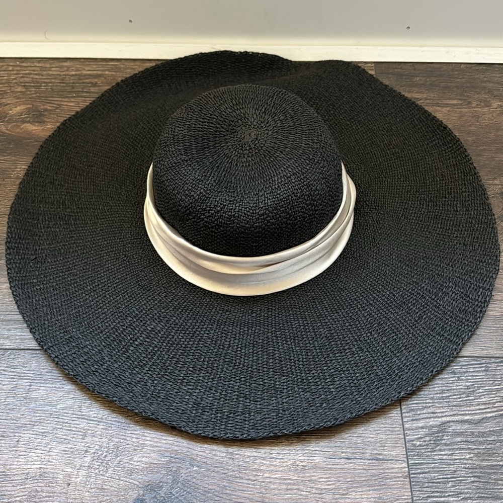 BCBGMAXAZRIA Black summer hat